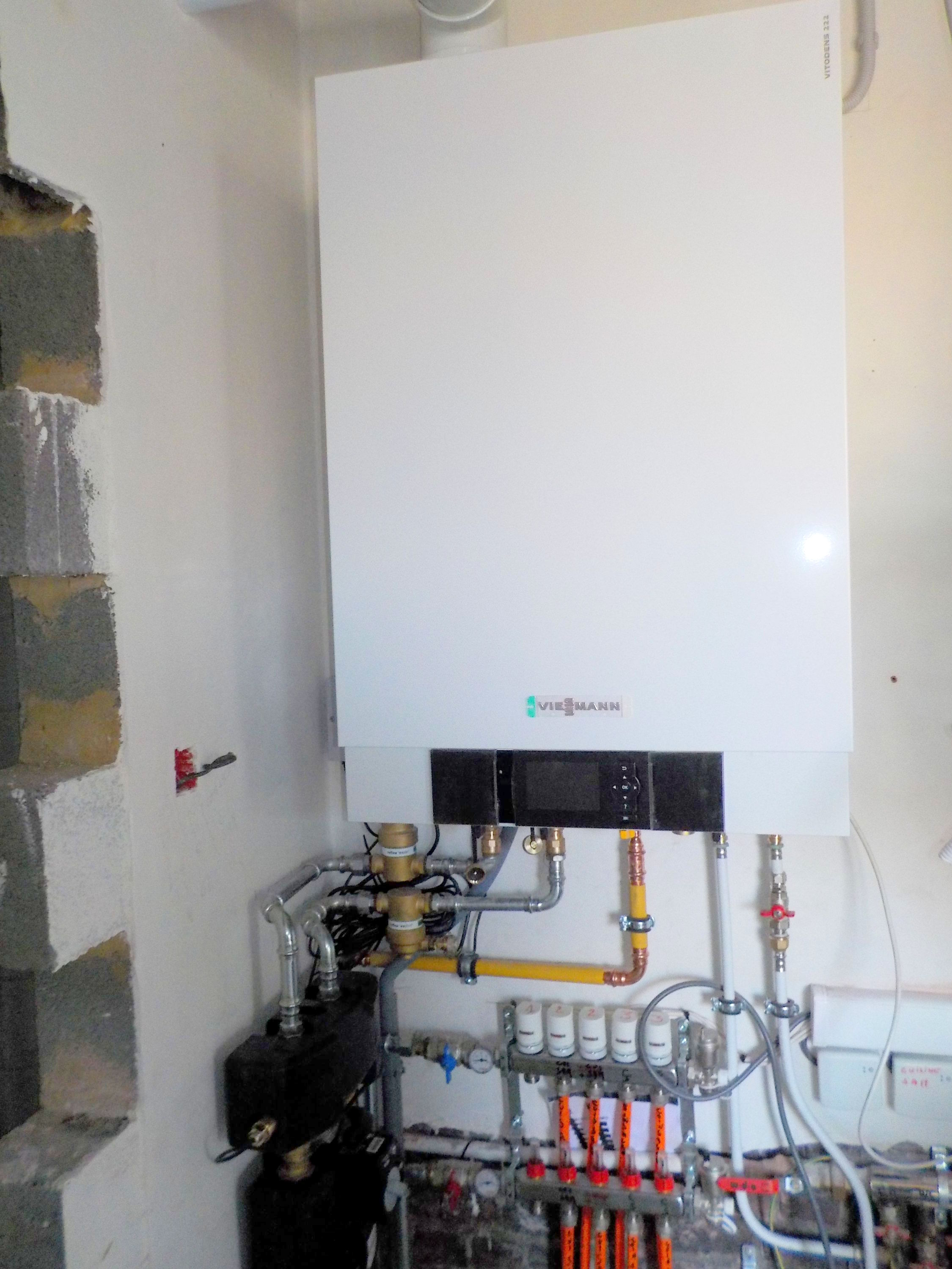 Installation chaudière à condensation murale Viessmann Vitodens Energreen