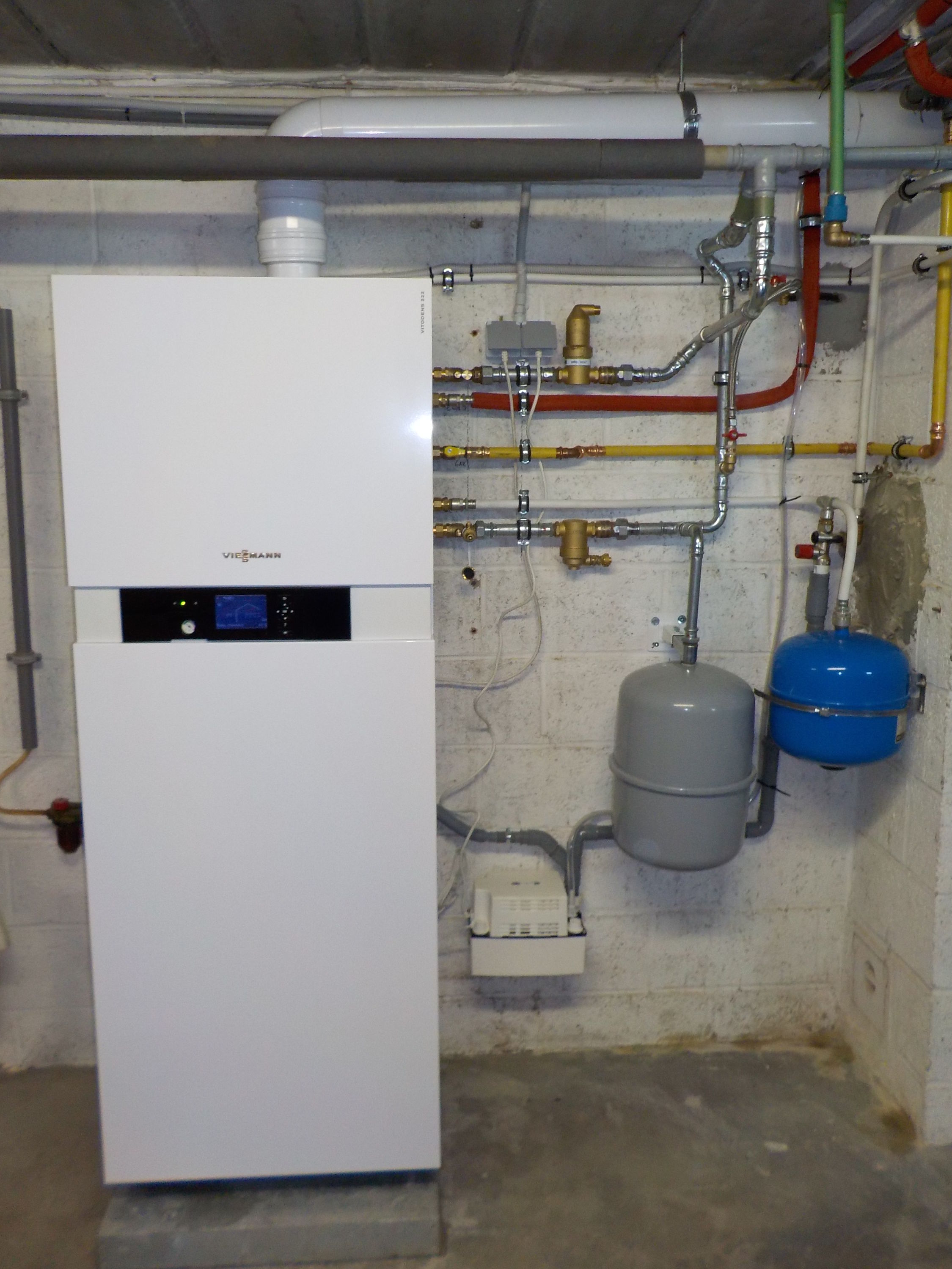 Installation chaudière à condensation sol Viessmann Vitodens Energreen